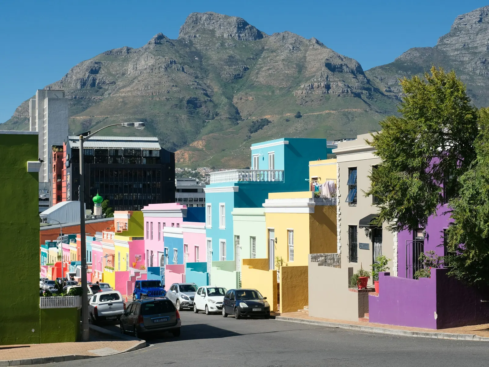Colourful Bo-Kaap houses with Table Mountain rising behind, Cape Town